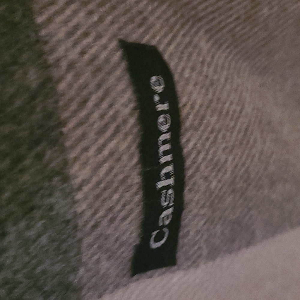 Casmere Shawl By Sandro - Picture 3 of 5